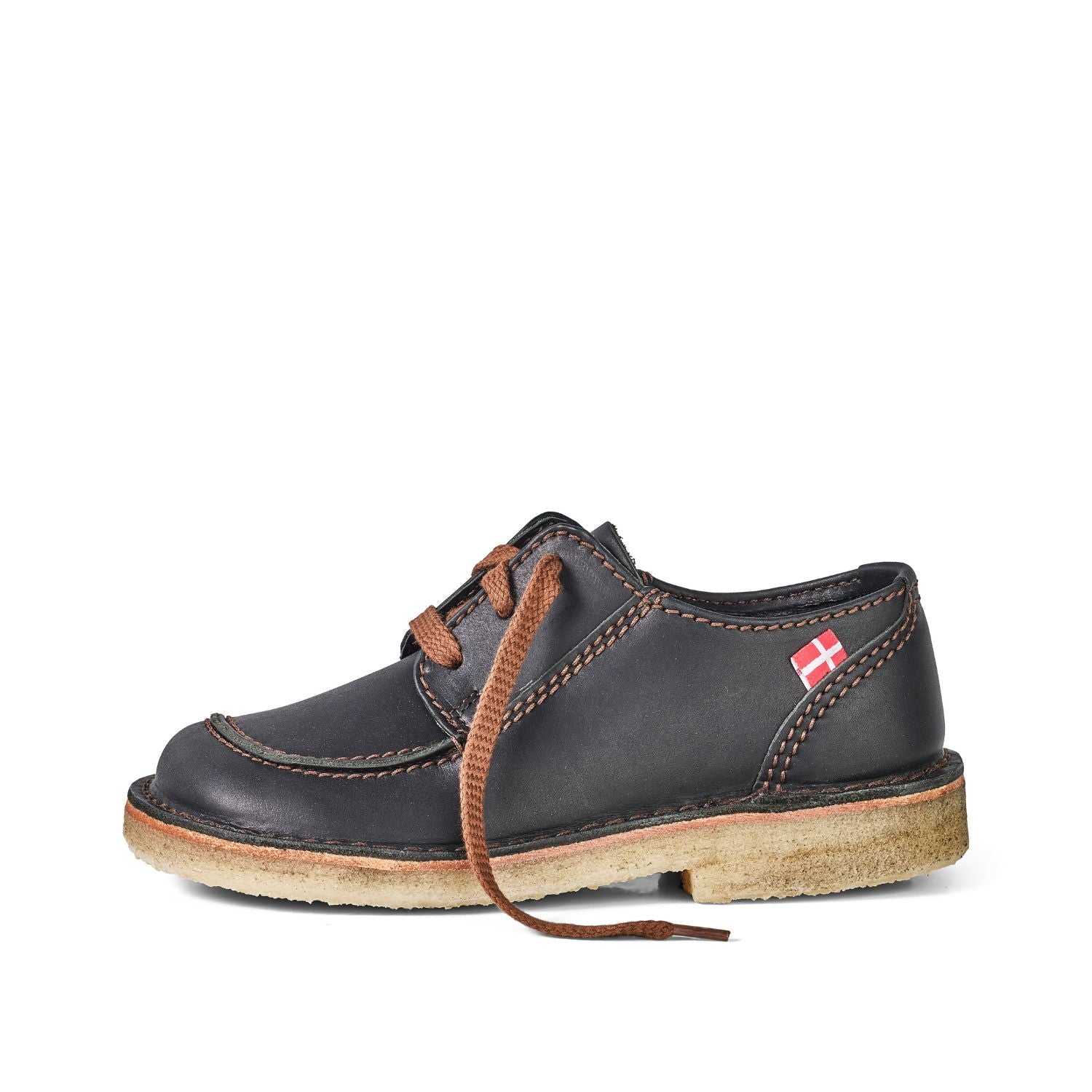 Duckfeet Fyn Black moc-toe leather derby shoe, outer side view on white background