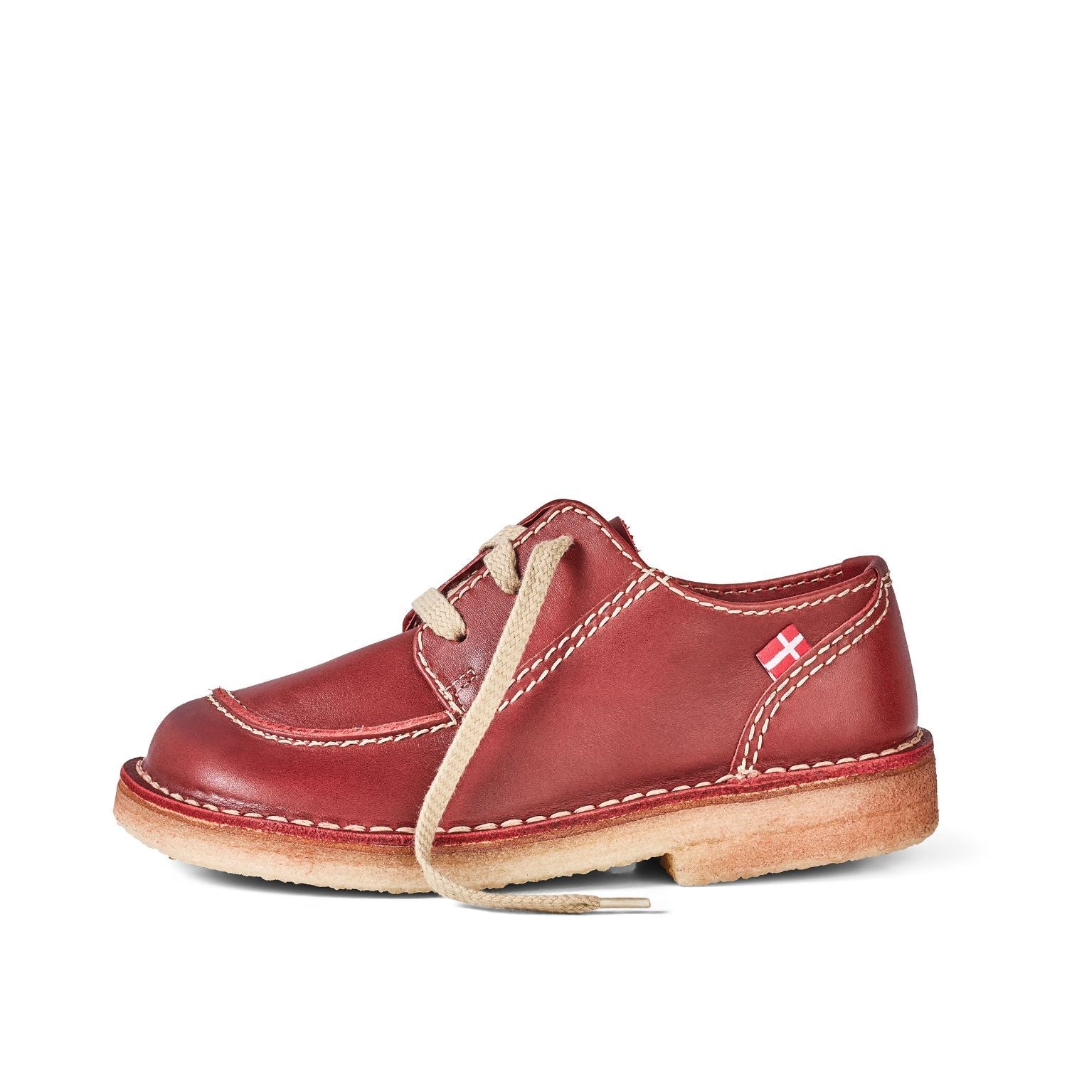 Duckfeet Fyn Granate moc-toe leather derby shoe, outer side view on white background