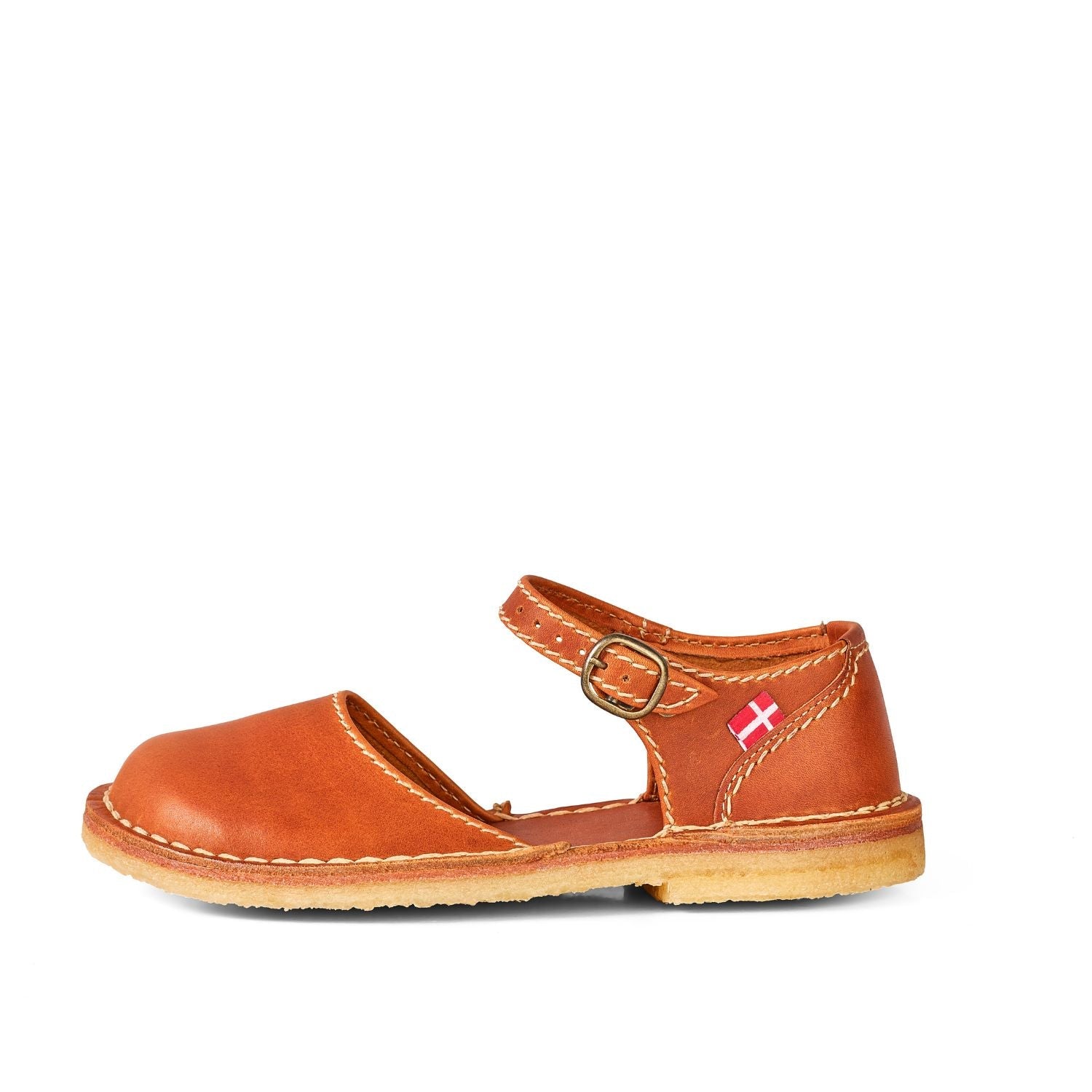 Duckfeet Mols Brown closed-toe leather sandal, outer side view on white background