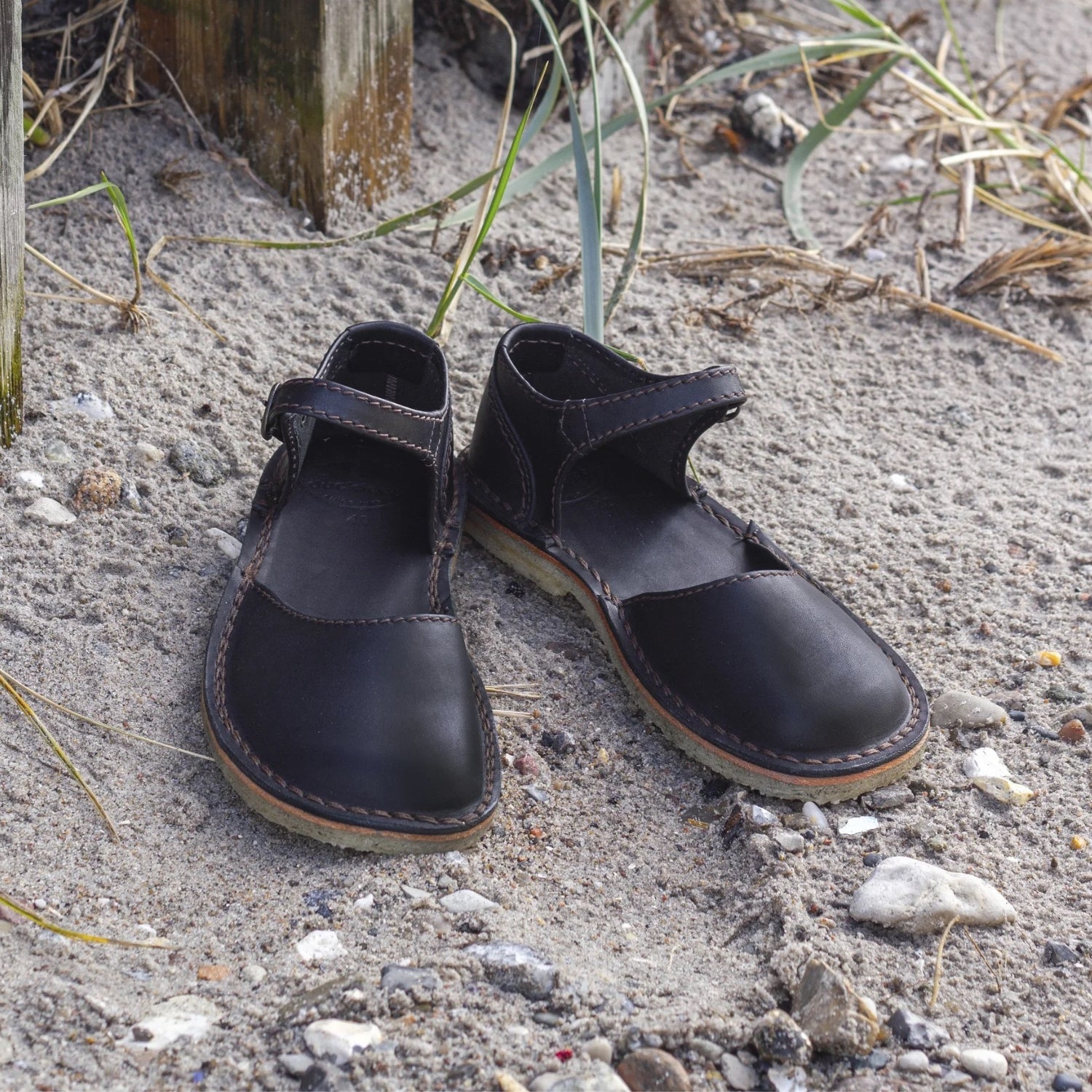 Duckfeet Mols Black closed-toe leather sandal, additional product image 2