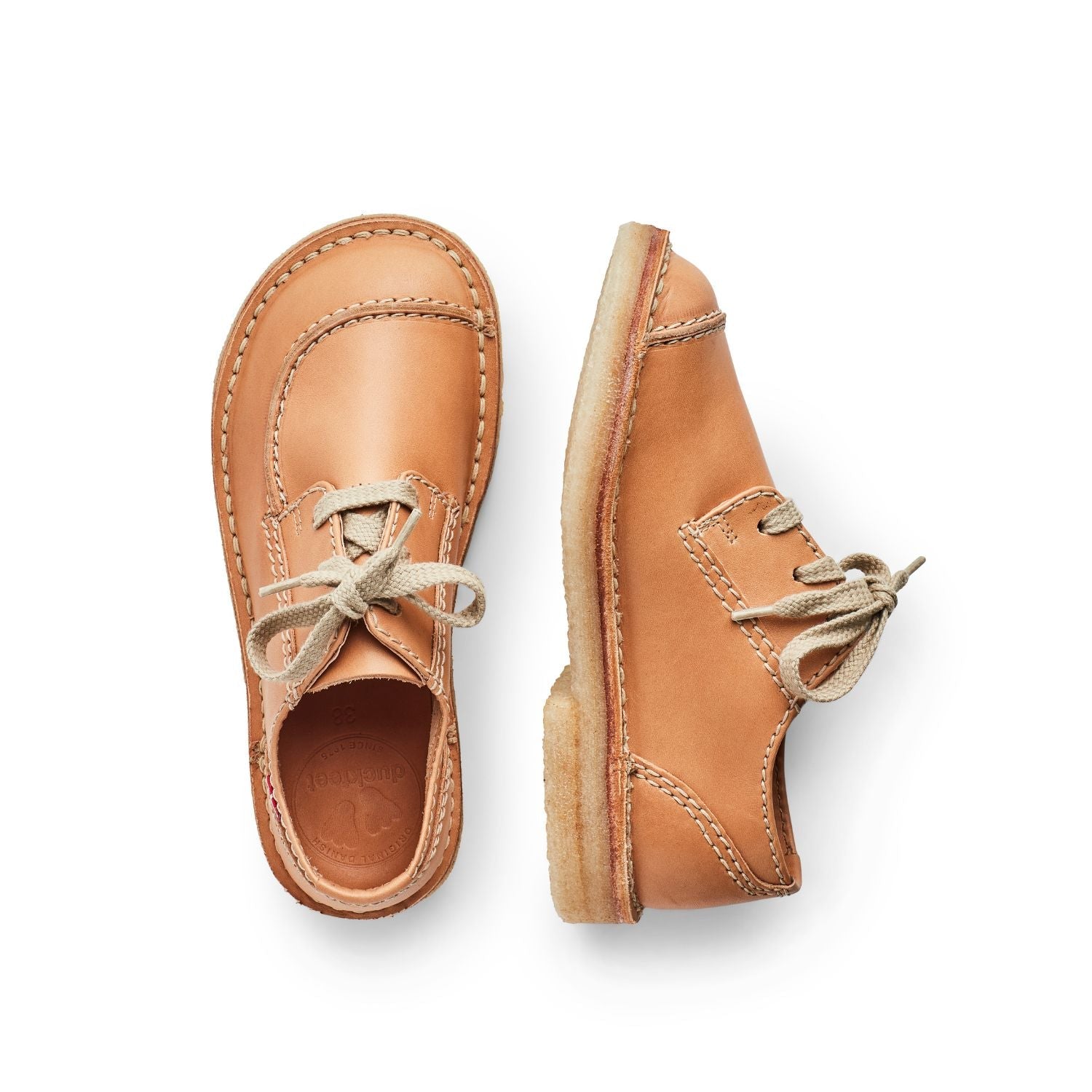 Duckfeet Fyn Bio moc-toe leather derby shoe, top and inner side view on white background