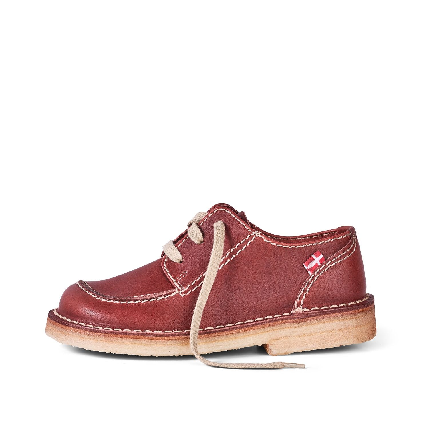 Duckfeet Fyn Bordo moc-toe leather derby shoe, outer side view on white background