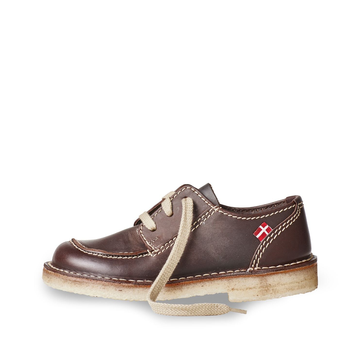 Duckfeet Fyn Choco moc-toe leather derby shoe, outer side view on white background