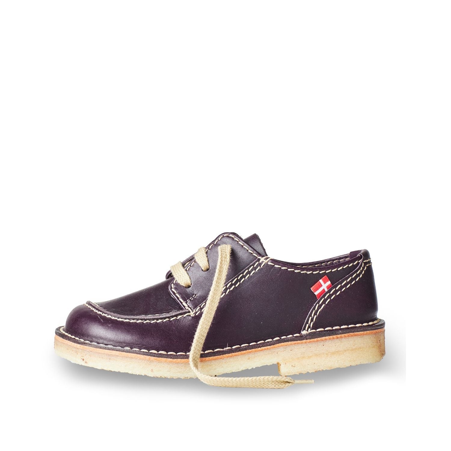 Duckfeet Fyn Plum moc-toe leather derby shoe, outer side view on white background