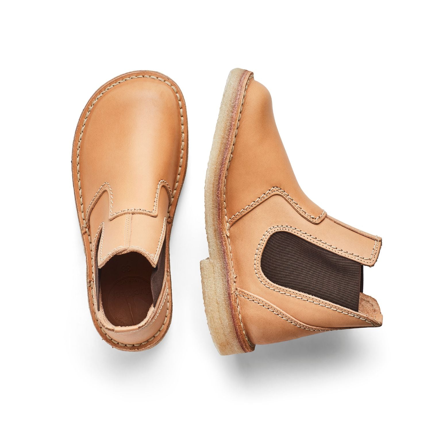 Duckfeet Roskilde Bio leather Chelsea boot, top and inner side view on white background